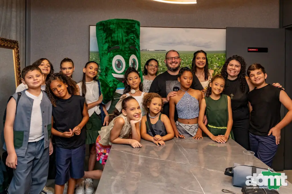 Projeto Florescer Ação Social participa de desfile de sustentabilidade em Cuiabá 1º Desfile de sustentabilidade Florescer 01